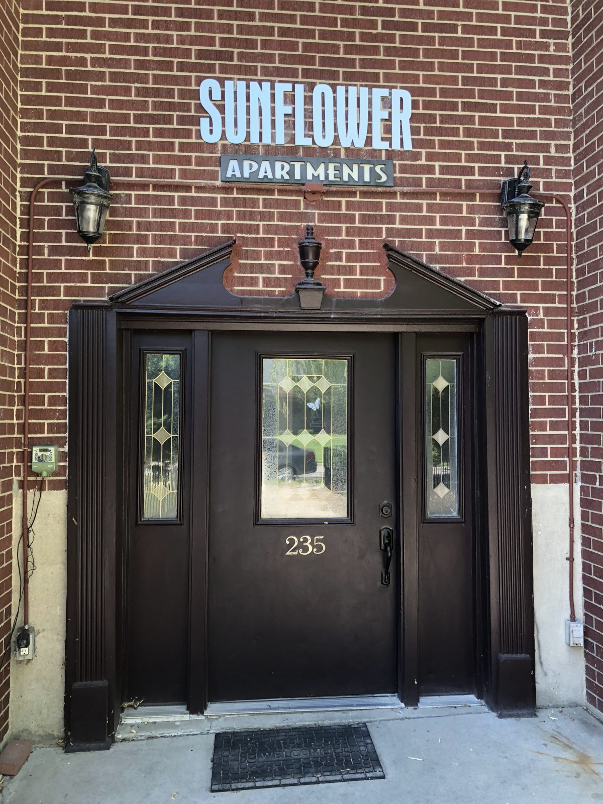 The front entrance of Sunflower Apartments